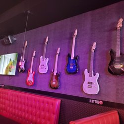 Rock N Roll Sushi - Neat decor