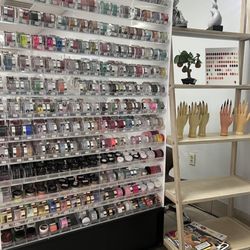 Vien Nails & Spa - Lobby-pick your color