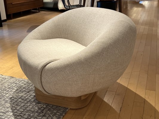 Crate & Barrel by null