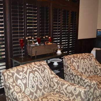 Napa Cafe - Such a cute lounge atmosphere with remodeled seating area. These chairs swivel! Located near the bar, choice of seats here or table meal. - New American Near Me - Memphis, Tennessee Napa Cafe - Such a cute lounge atmosphere with remodeled seating area. These chairs swivel! Located near the bar, choice of seats here or table meal. - New American Near Me - Memphis, Tennessee