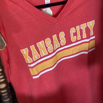Tammi Sue’s - V necks - Home Decor Near Me - Buckner, Missouri