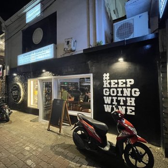 Sip Happens Wine Bar and Brewery - Wine Bars Near Me - Malay Sip Happens Wine Bar and Brewery - Wine Bars Near Me - Malay