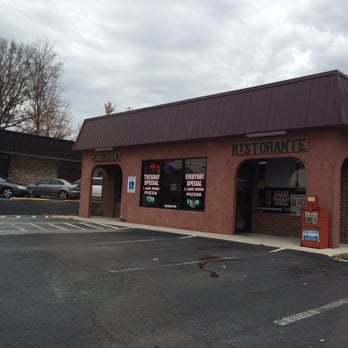 Deliso Pizza - the front of the restaurant - Pizza Near Me - Gettysburg, Pennsylvania