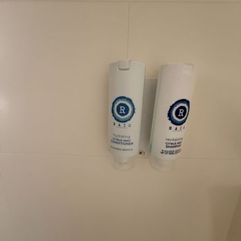 Comfort Inn & Suites - Shampoo and such comes with room - Hotels Near Me - Pittsburgh, Pennsylvania Comfort Inn & Suites - Shampoo and such comes with room - Hotels Near Me - Pittsburgh, Pennsylvania