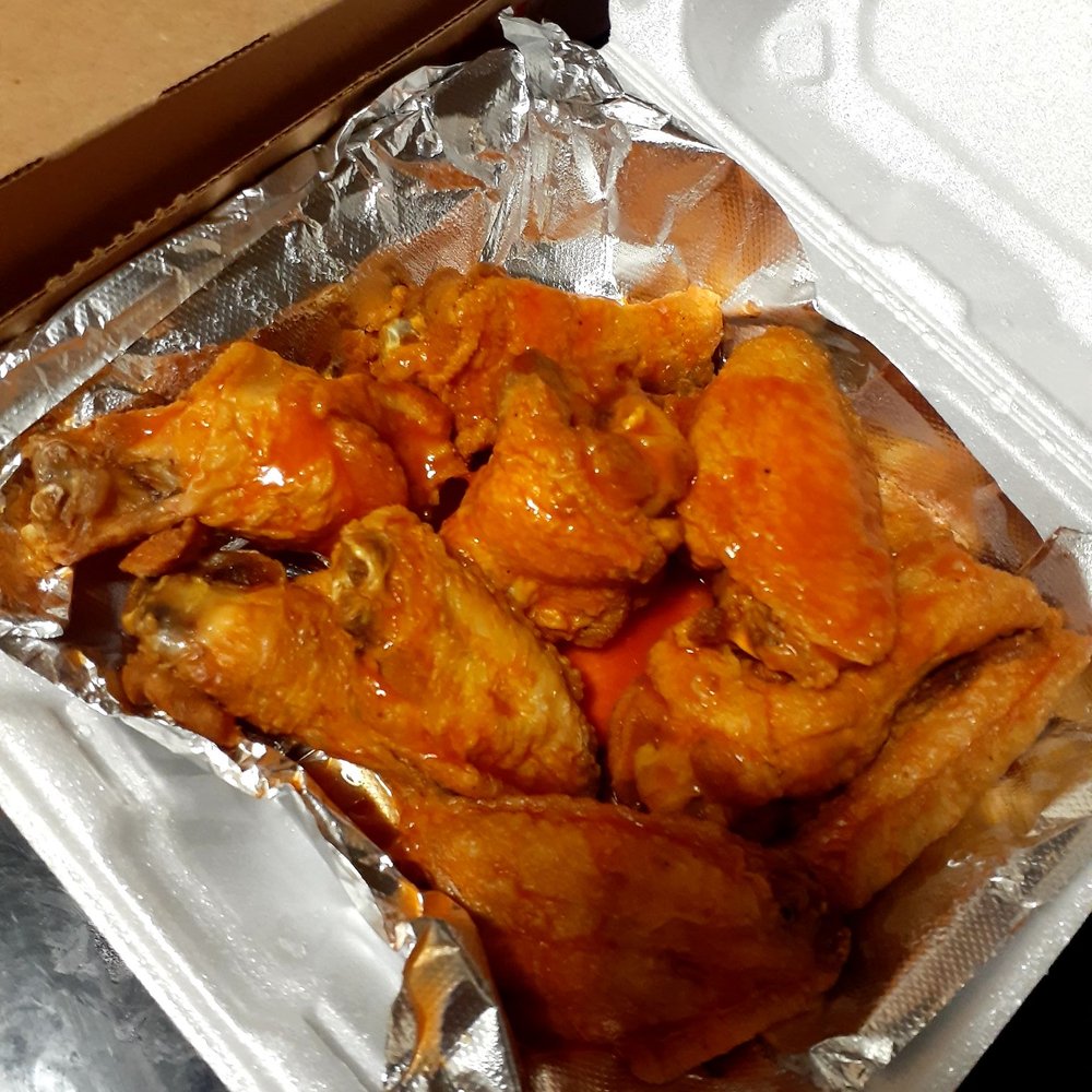 Gianna's Pizza Center - Medium flavored wings (before reheat) - Pizza Near Me - Plantation, Florida