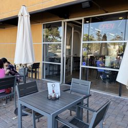 Fabi’s Grill - Outdoor seatings