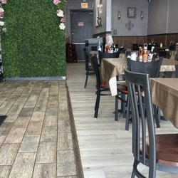 M & J’s Breakfast House - Dining area