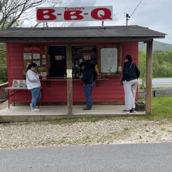 Tomlin's B-B-Q - Come on down!
