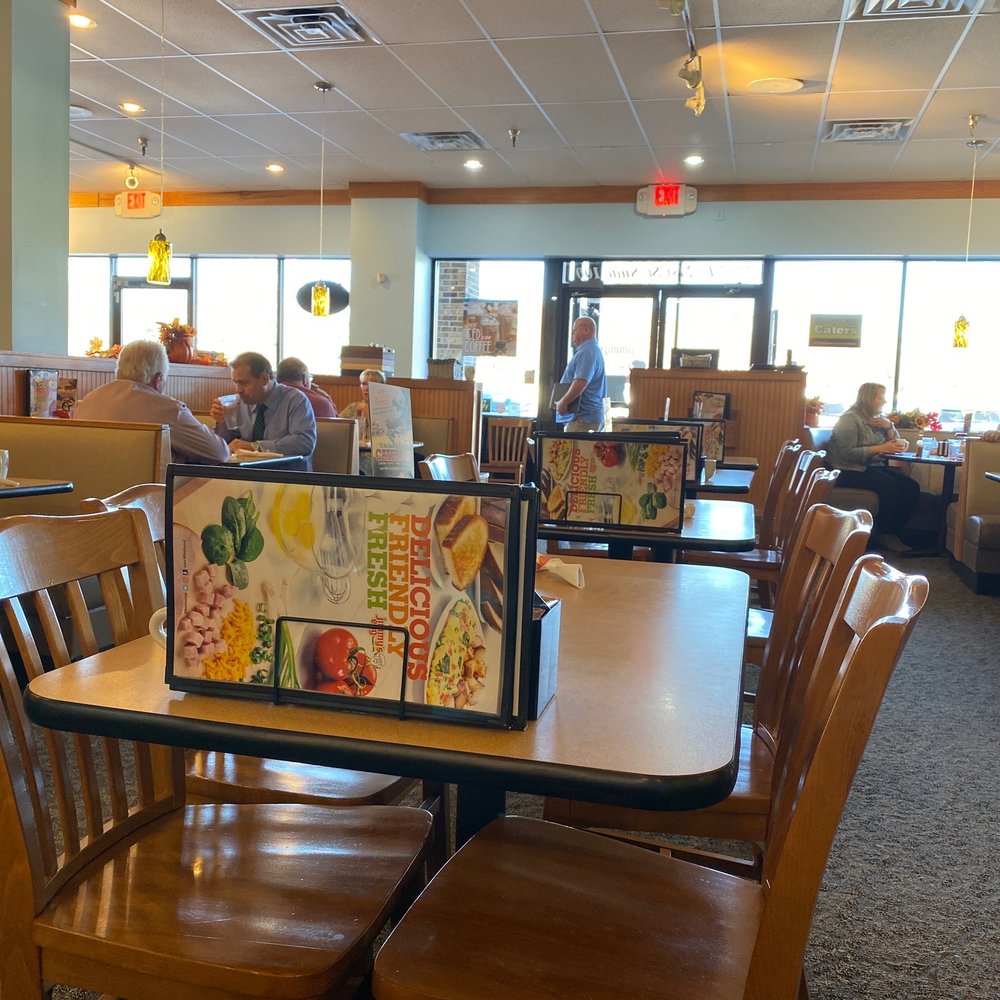Seating area. Always clean and bright.