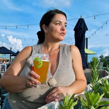 30hop - Beer Bar Near Me - Cedar Rapids, Iowa