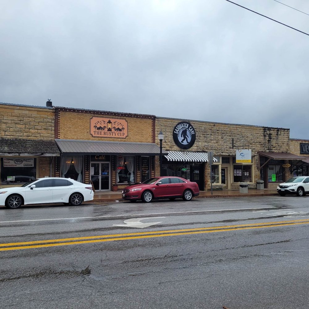 The Rusty Cup - cars parked on the side of the road - Sandwiches Near Me - Mountain View, Arkansas