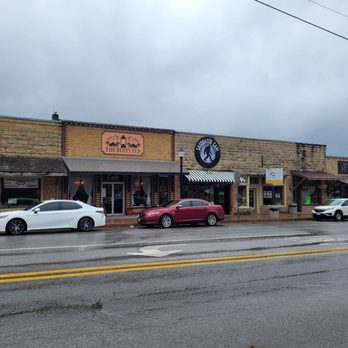 The Rusty Cup - cars parked on the side of the road - Sandwiches Near Me - Mountain View, Arkansas