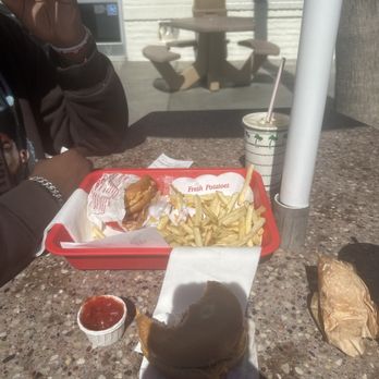 In-N-Out Burger - Double Meat burger - Fast Food Near Me - Newhall, California In-N-Out Burger - Double Meat burger - Fast Food Near Me - Newhall, California
