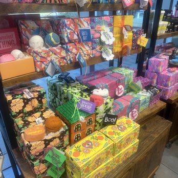 Lush Fresh Handmade Cosmetics - Cosmetics & Beauty Supply Near Me - Las Vegas, Nevada Lush Fresh Handmade Cosmetics - Cosmetics & Beauty Supply Near Me - Las Vegas, Nevada