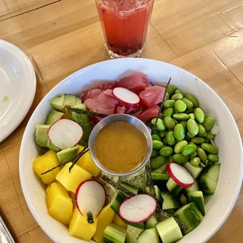 Beertown - Toronto - Tuna bowl without cilantro - Beer Bar Near Me - Toronto, Ontario