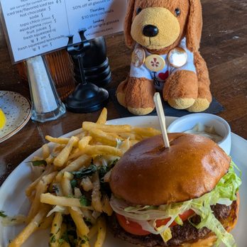 Le Papagayo - Burger and truffle fries. 7/25/26 - Breakfast & Brunch Near Me - Encinitas, California Le Papagayo - Burger and truffle fries. 7/25/26 - Breakfast & Brunch Near Me - Encinitas, California