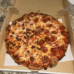 Sausage, pepperoni and red onion