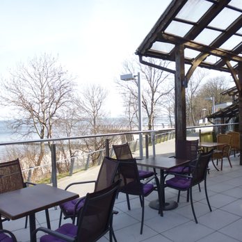 Restauracja California - widok w strone tarasu widokowego - Restaurants Near Me - Rewal, ZP