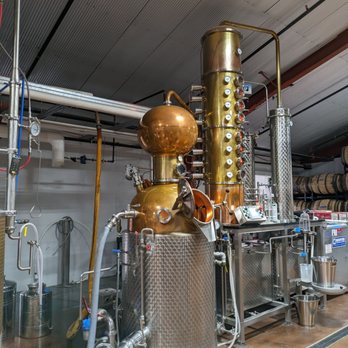 Litchfield Distillery - copper still being used - Distilleries Near Me - Litchfield, Connecticut Litchfield Distillery - copper still being used - Distilleries Near Me - Litchfield, Connecticut