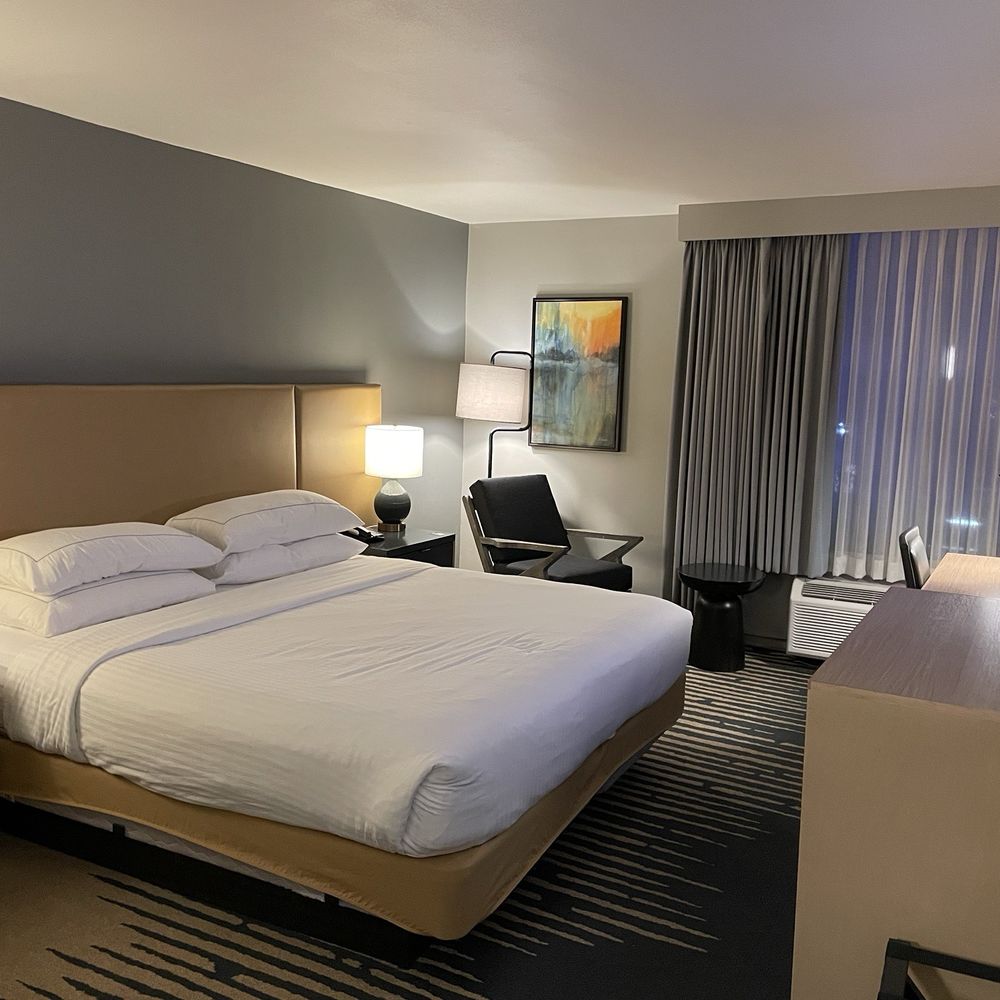 DoubleTree by Hilton Chico - Comfortable and renovated rooms - Hotels Near Me - Chico, California