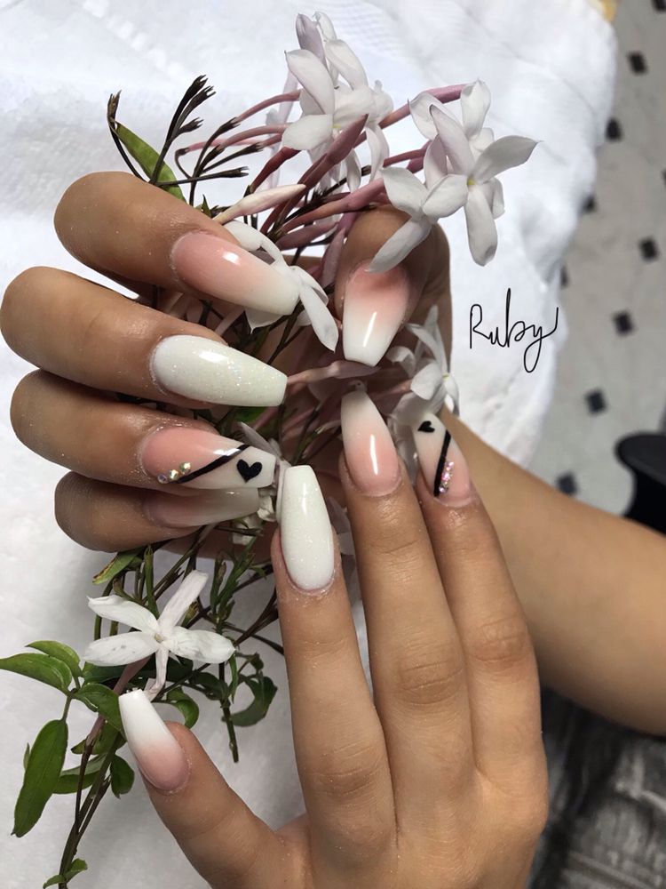 Ruby Nails Art Logo