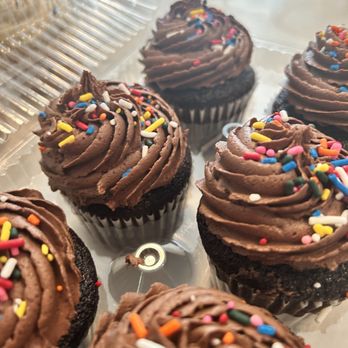 Nut Free Baker - chocolate cupcakes with chocolate frosting and sprinkles - Desserts Near Me Nut Free Baker - chocolate cupcakes with chocolate frosting and sprinkles - Desserts Near Me