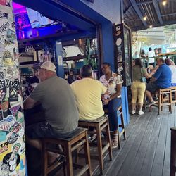The Dog House Pub - Bar entrance