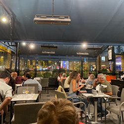 Léon de Bruxelles - Tent dining area