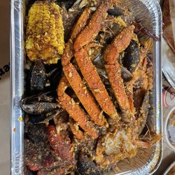 Mr and Mrs Crab - #5, the big eats .. seasoned garlic butter medium spice level with the mr & mrs crab special sauce level medium on the side