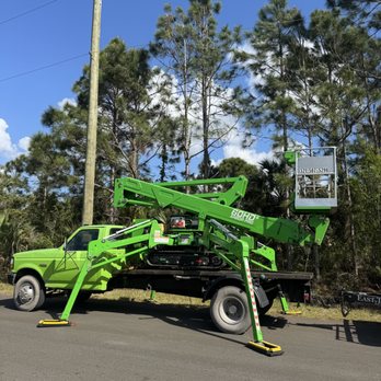 Seman's Tree Service - Spider truck - Tree Services Near Me - Melbourne, Florida Seman's Tree Service - Spider truck - Tree Services Near Me - Melbourne, Florida