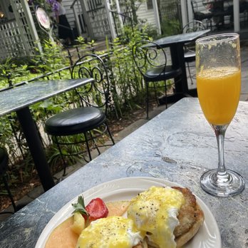 Cupcrazed Cafe & Restaurant - Crabcake benedict - Cafes Near Me - Blowing Rock, North Carolina