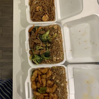 Wok! You Want - Shrimp lo mein, beef and broccoli and General Tsao's chicken - Chinese Near Me - Chicago, Illinois