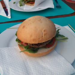 La Mediterrània - Handmade burger. Muy delicious. :)