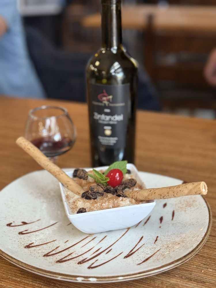 Los Molcajetes Bar & Grill - Photo 3