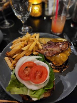 Lewis & Main Restaurant & Bar by null