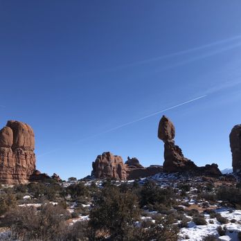 Arches National Park - Balanced rock. - Parks Near Me Arches National Park - Balanced rock. - Parks Near Me