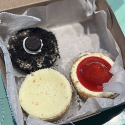Cookies N' Cream, Dot Cheesecake, Strawberry Cookies N' Cream, Dot Cheesecake, Strawberry