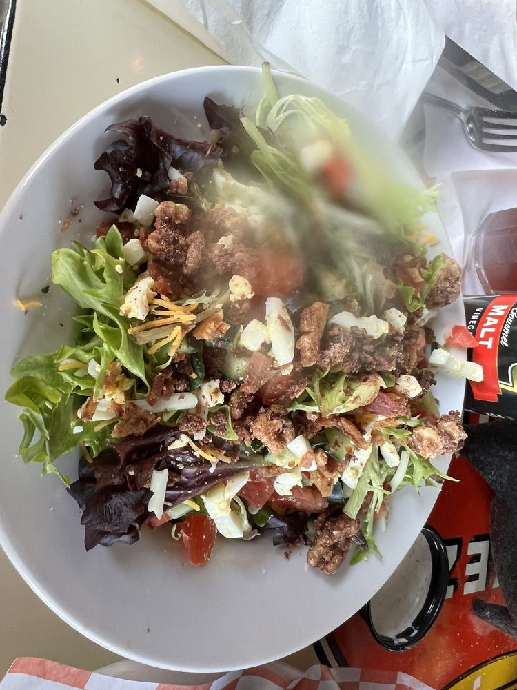 ATE TRACK Updated October 2024 221 Photos & 260 Reviews 25 N Wall St, Cartersville