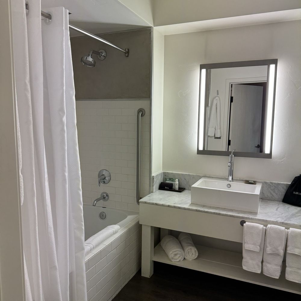 Åppellation - Bathroom - Venues & Event Spaces Near Me - Lodi, California Åppellation - Bathroom - Venues & Event Spaces Near Me - Lodi, California