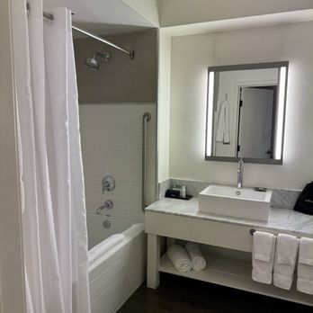 Åppellation - Bathroom - Venues & Event Spaces Near Me - Lodi, California
