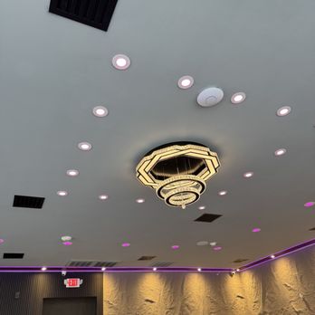 Shalimar Restaurant - Inside - Indian Near Me - Iselin, New Jersey