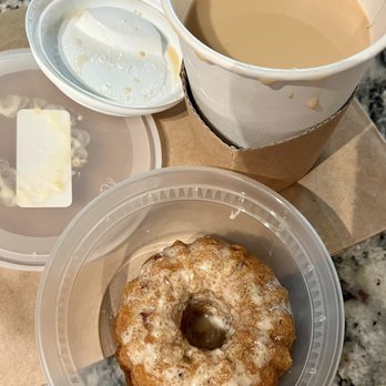 Von’s Coffee Shoppe - Cinnamon crème bundt and coffee - Vegan Near Me - Ft Worth, Texas