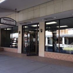 Sunsetters Salon - Mall entrance