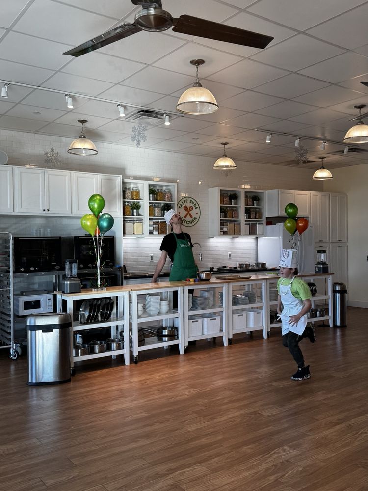 Taste Buds Kitchen Logo