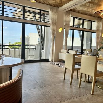 Limón Rooftop Bar - Mediterranean Near Me - Naples, Florida