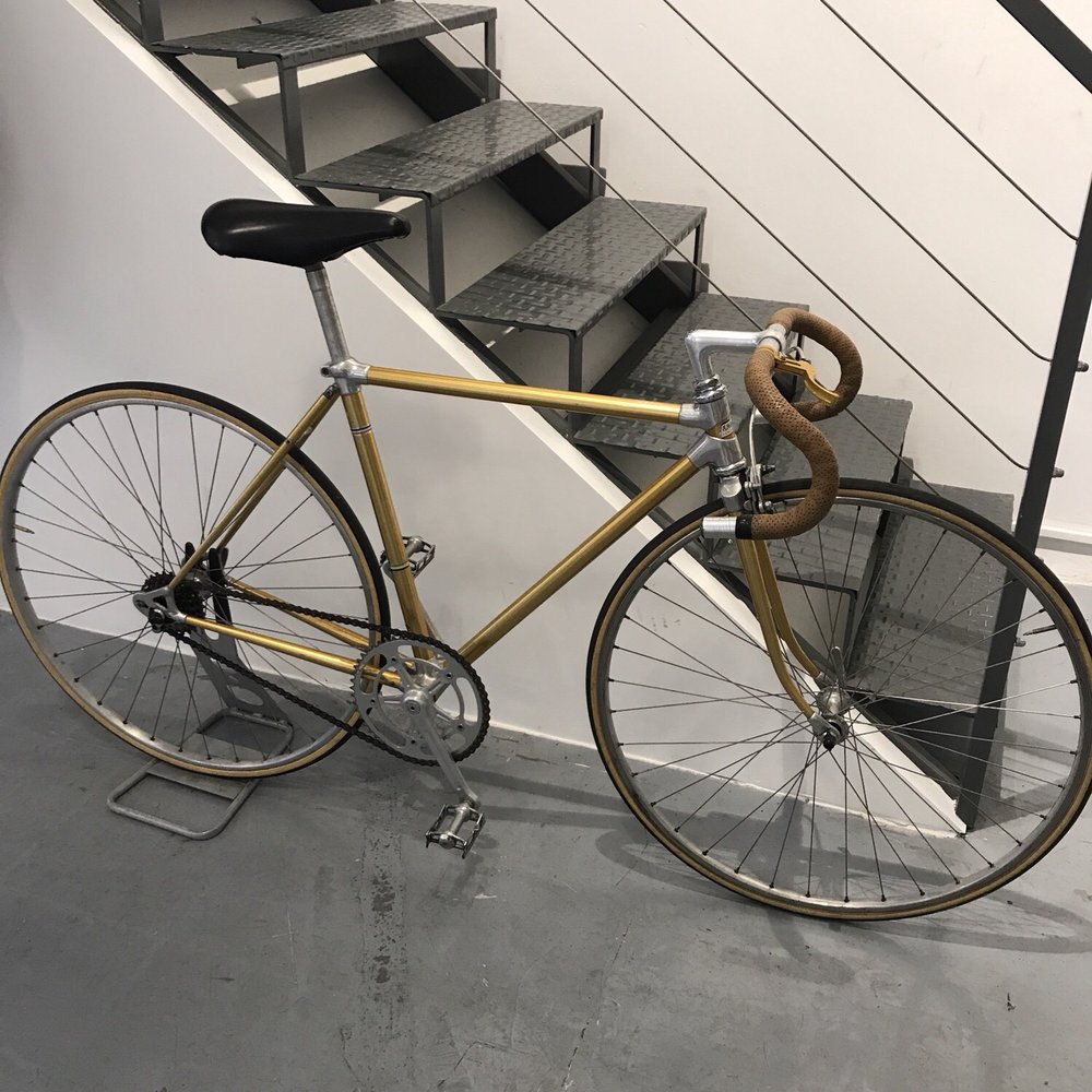 Café du Cycliste - Vintage steel Fixie as their decor. - Bike Rentals Near Me - Nice, 06 Café du Cycliste - Vintage steel Fixie as their decor. - Bike Rentals Near Me - Nice, 06