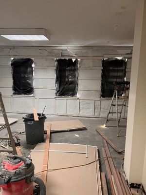 RoachFamilyEnterprises Logo