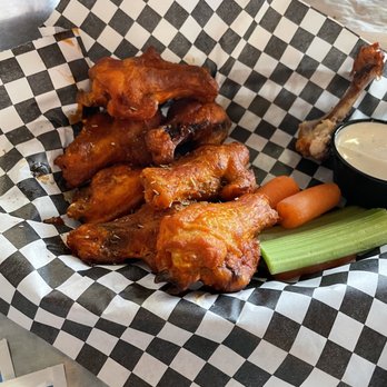 Hall Street Pizza - Buffalo Hot Wings - Pizza Near Me - Tigard, Oregon