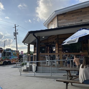 The Table at Madeley - Indoor seating and food trucks - Music Venues Near Me - Conroe, Texas