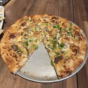 Yard House - Truffled Mushroom Pizza - New American Near Me - Boston, Massachusetts
